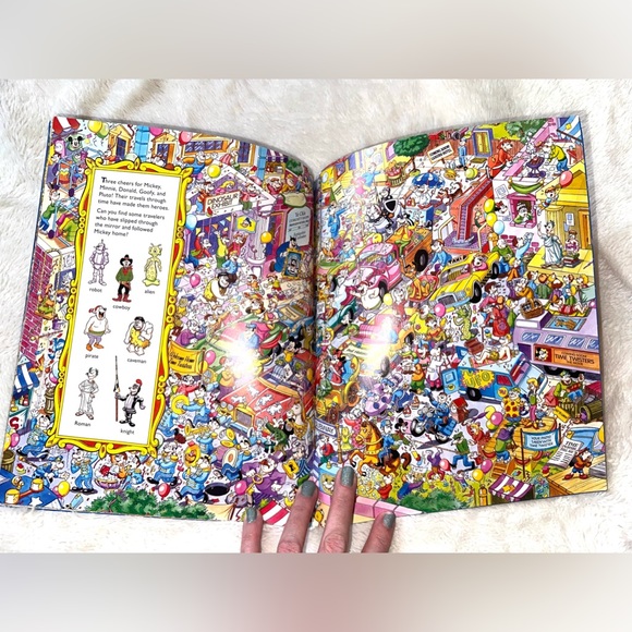New Mickey & Friends Look & Find Book - Picture 4 of 5